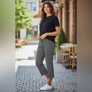 Worthington Black and White Geometric Cropped Pants